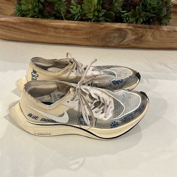 Nike ZoomX Vaporfly Next%
Blue Ribbon Sports‎ White main image 8